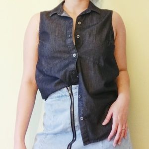 Sleeveless Button-down Top (S)